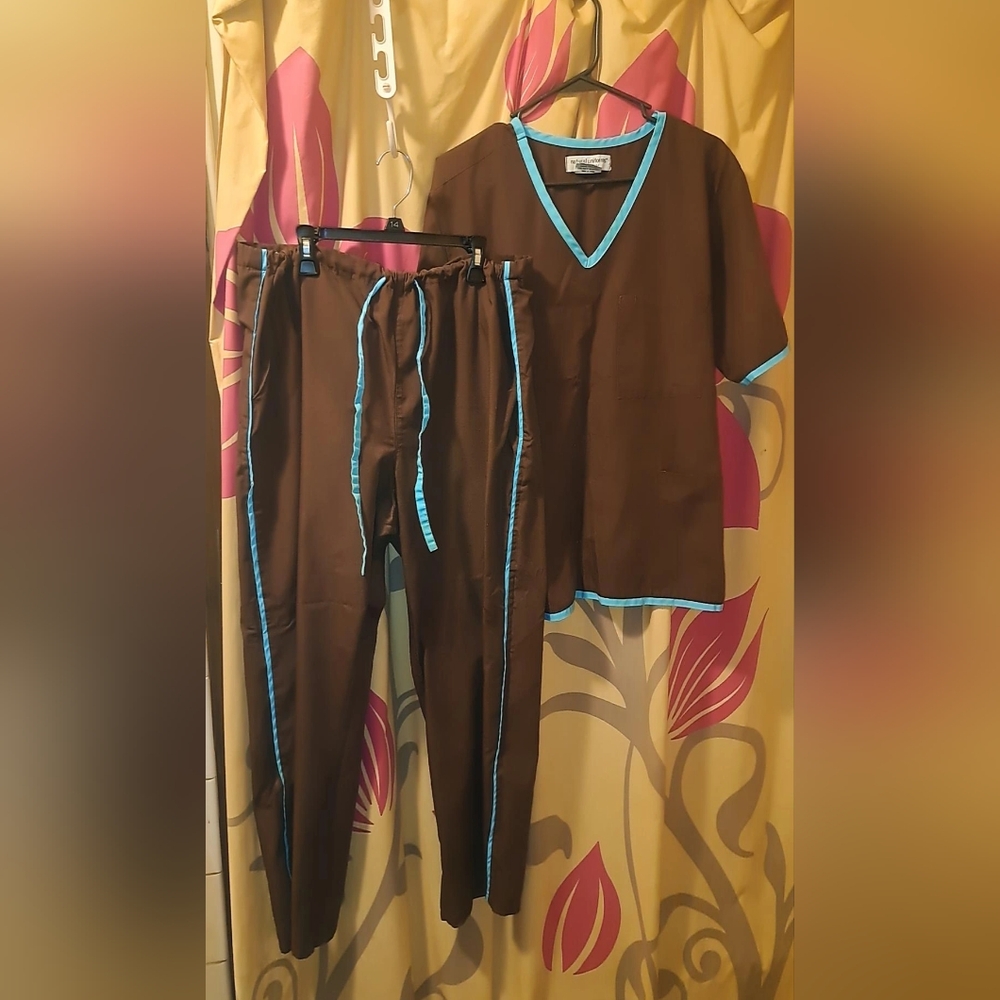 Scrub Top and Bottoms ☆ Matching Set